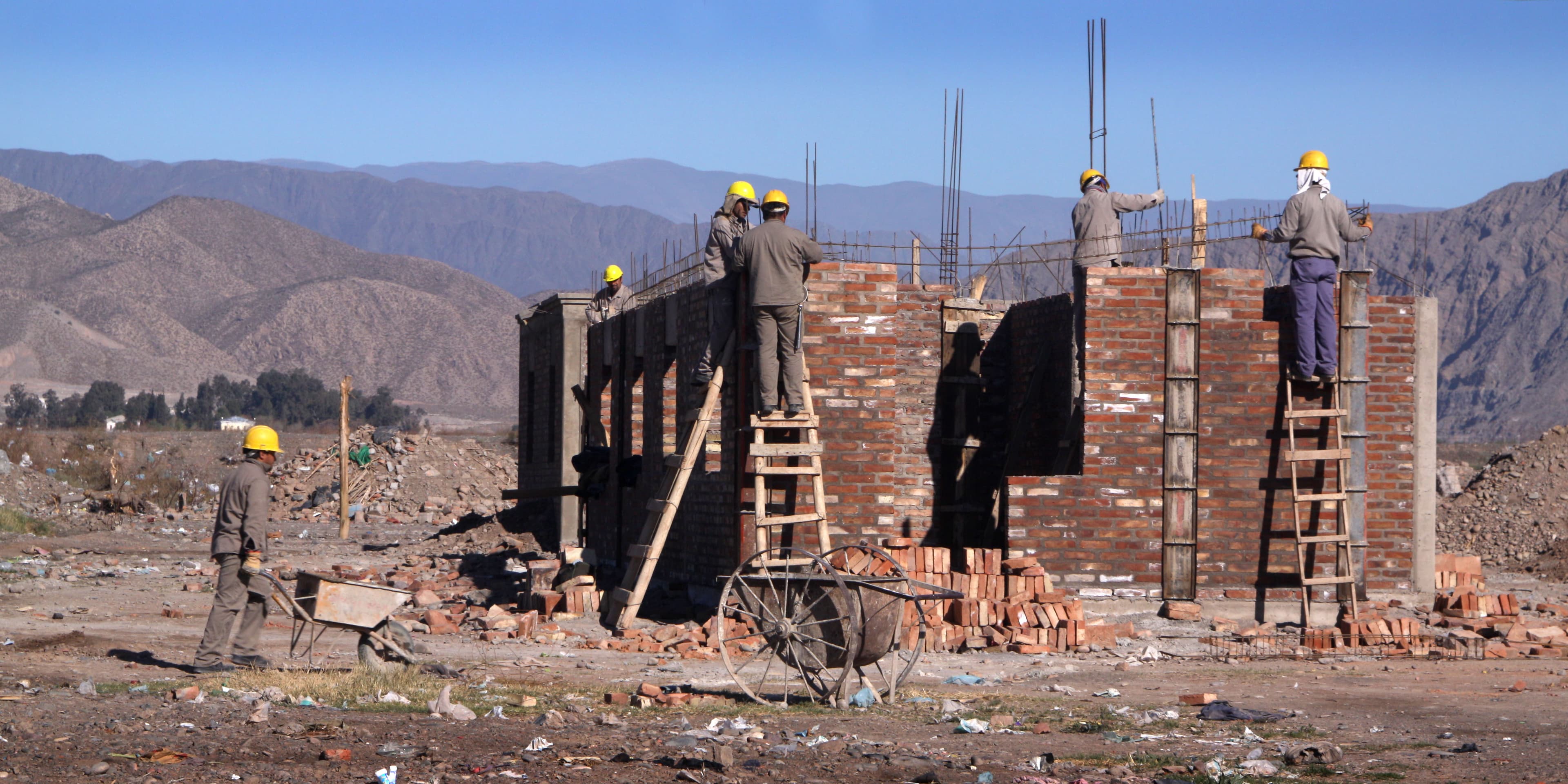 Trabajadores CICON en obra